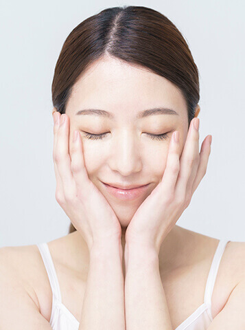 お顔に浴びる美容液トリートメント
